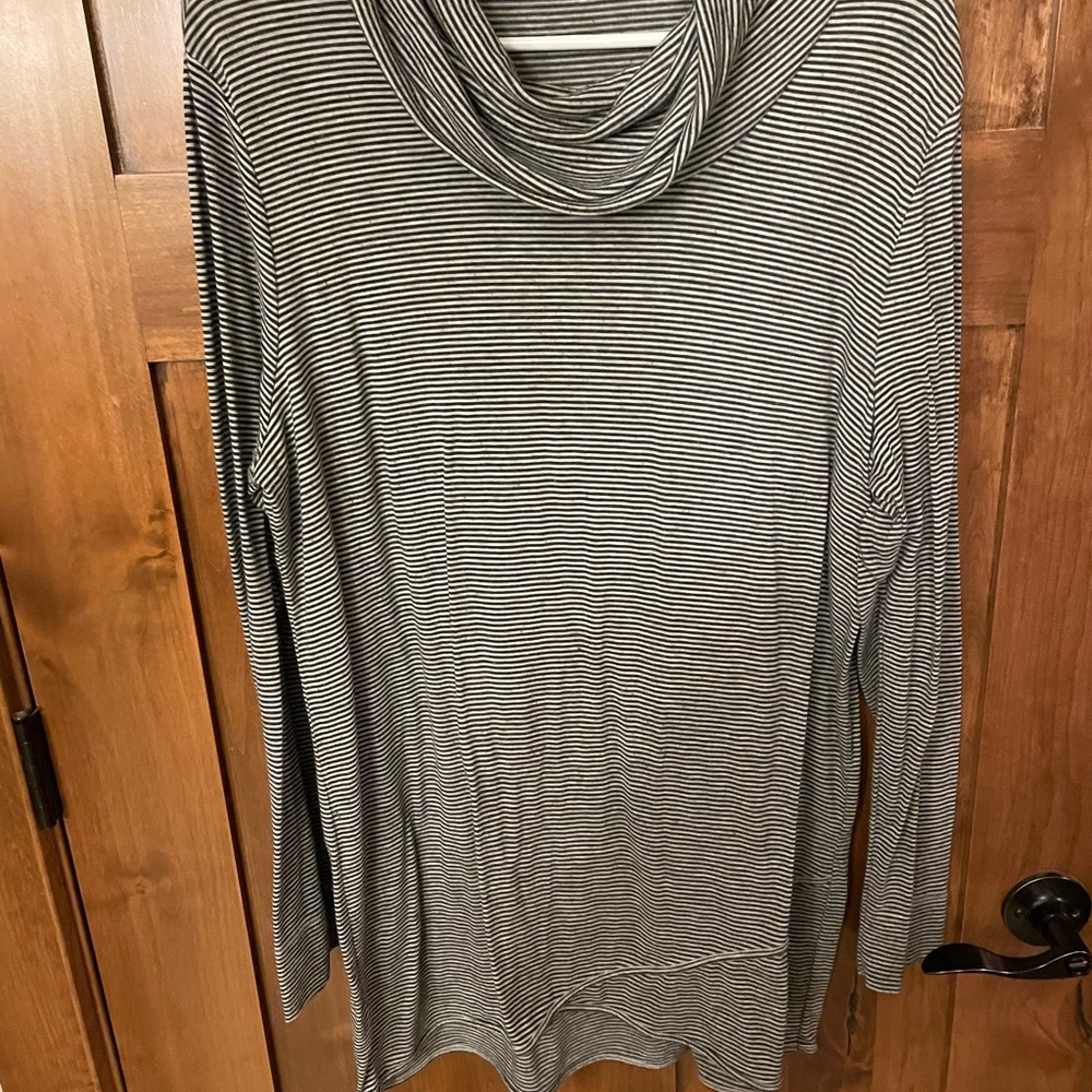 Tee shirt material, gray and black stripes